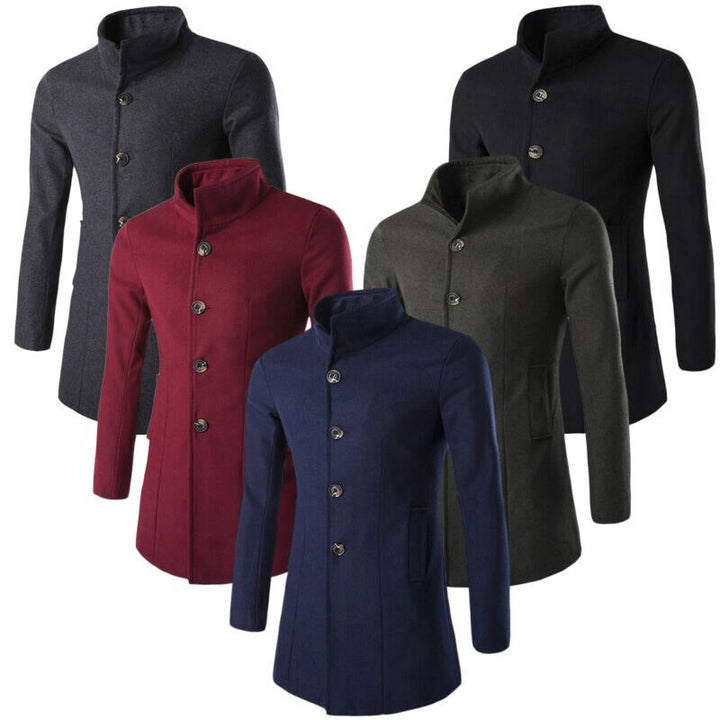 "Elegant trenchcoat för män med stående krage, enkelknäppning och sidofickor, perfekt för både formella och informella tillfä