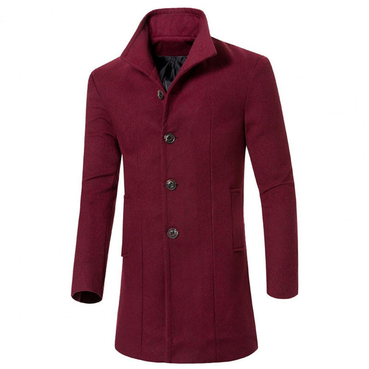 "Elegant trenchcoat för män med stående krage, enkelknäppning och sidofickor, perfekt för både formella och informella tillfä