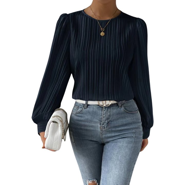 Elegant veckad blus med ballongärmar, feminina detaljer, perfekt för både casual och eleganta tillfällen.