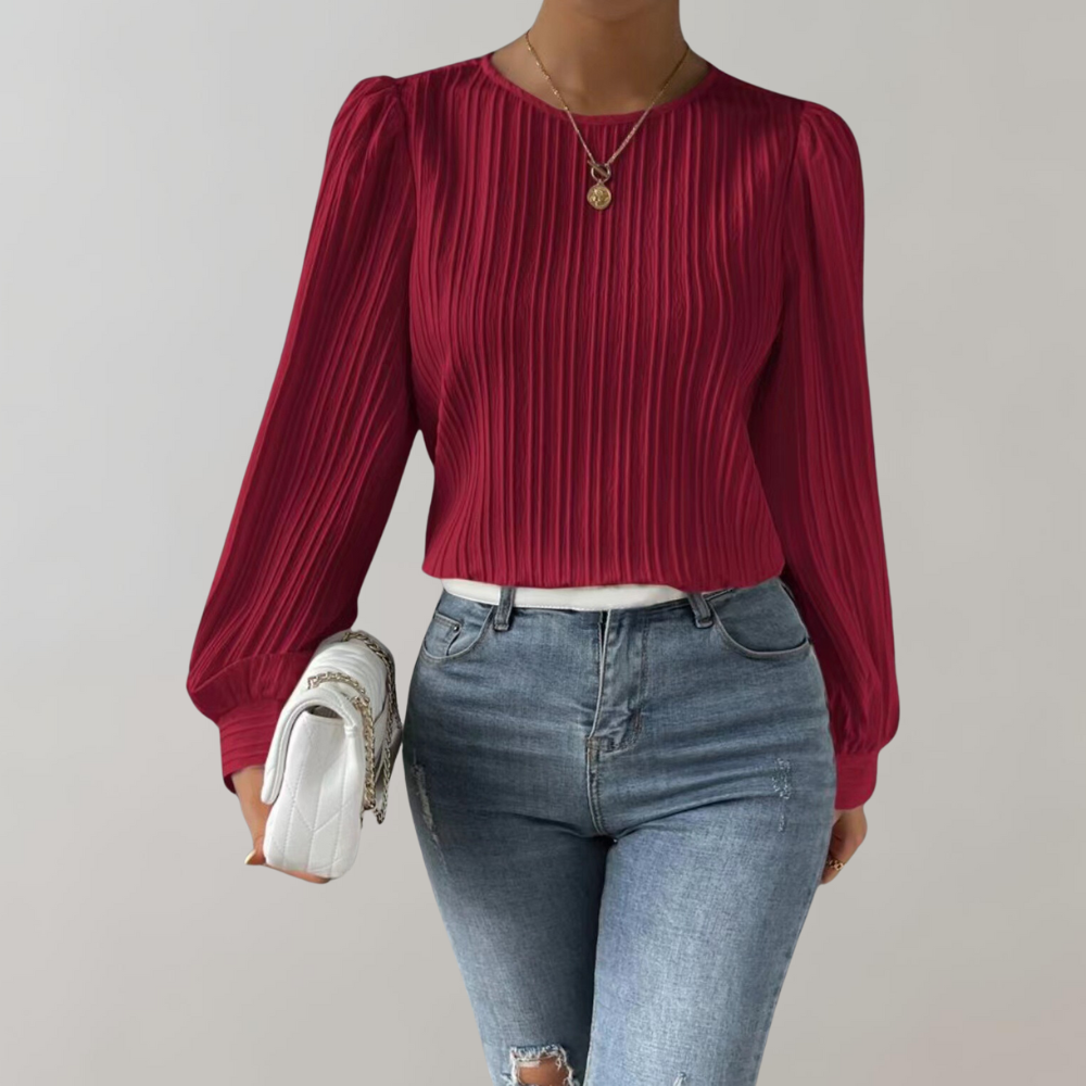 Elegant veckad blus med ballongärmar, feminina detaljer, perfekt för både casual och eleganta tillfällen.