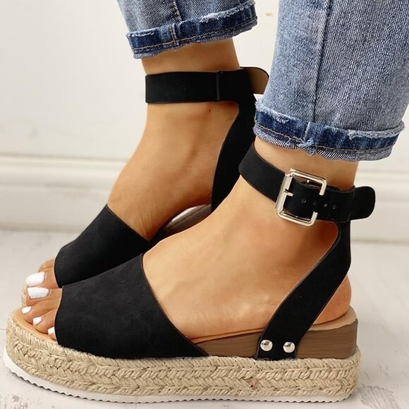 "Elegant wedge sandaler för kvinnor med espadrille-plattform, öppen tå och justerbara ankelband, i faux mocka."