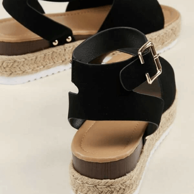 "Elegant wedge sandaler för kvinnor med espadrille-plattform, öppen tå och justerbara ankelband, i faux mocka."