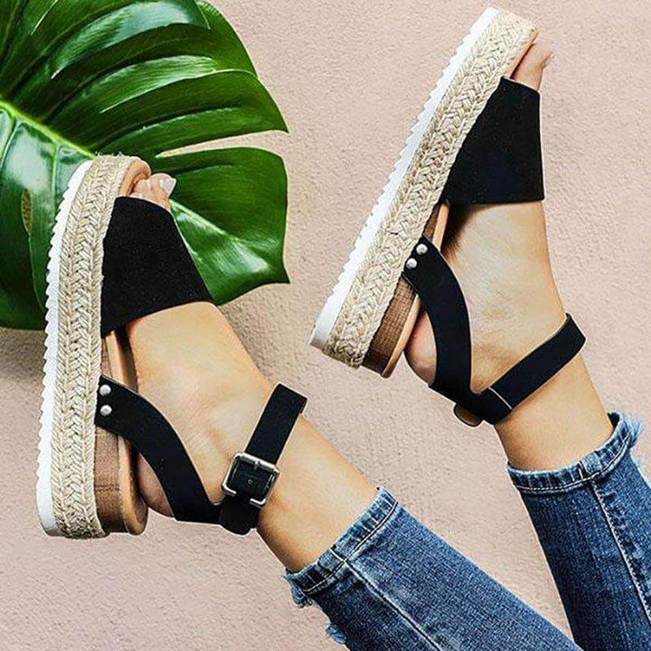 "Elegant wedge sandaler för kvinnor med espadrille-plattform, öppen tå och justerbara ankelband, i faux mocka."