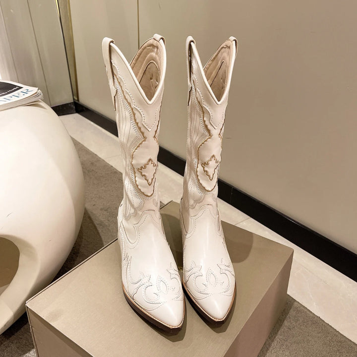 "Eleganta broderade mid-calf stövlar för kvinnor, spetsig tå, fyrkantig klack, perfekt för modern och western chic stil"