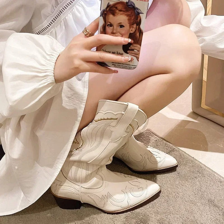 "Eleganta broderade mid-calf stövlar för kvinnor, spetsig tå, fyrkantig klack, perfekt för modern och western chic stil"