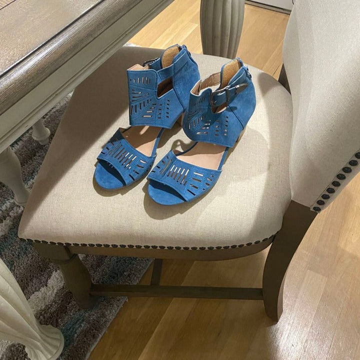 "Eleganta dam slip-on stövlar i PU med kvadratisk klack, 5-8 cm, i svart färg för kontor och casual stil."