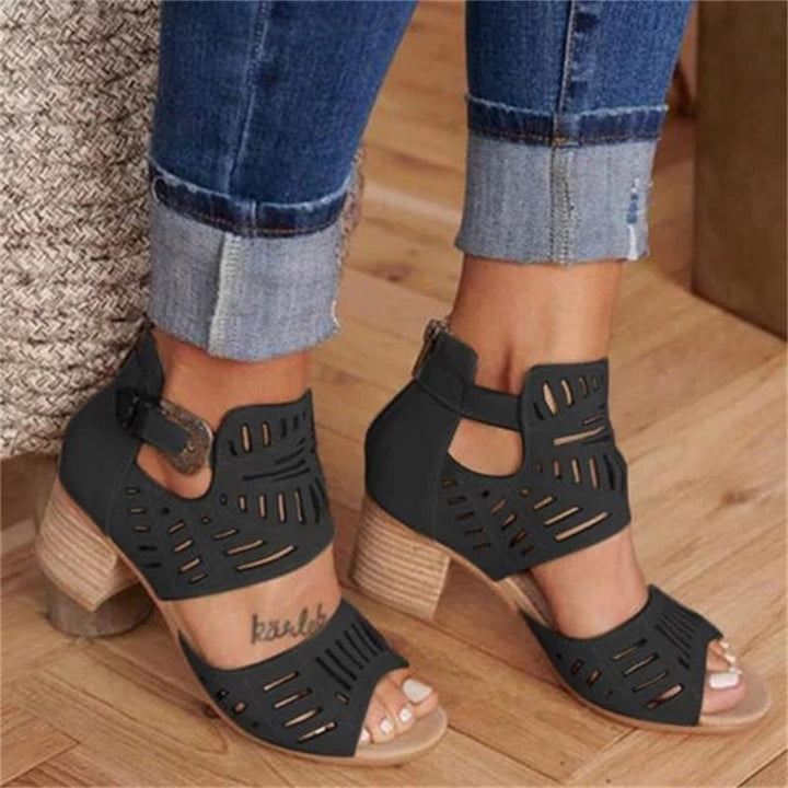 "Eleganta dam slip-on stövlar i PU med kvadratisk klack, 5-8 cm, i svart färg för kontor och casual stil."