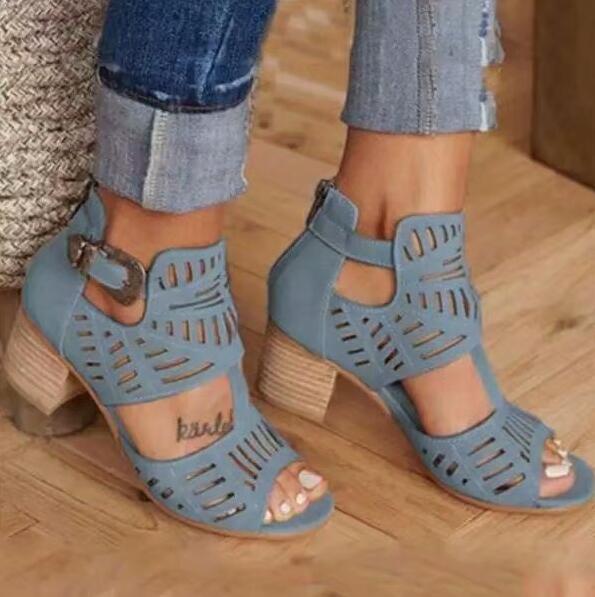 "Eleganta dam slip-on stövlar i PU med kvadratisk klack, 5-8 cm, i svart färg för kontor och casual stil."