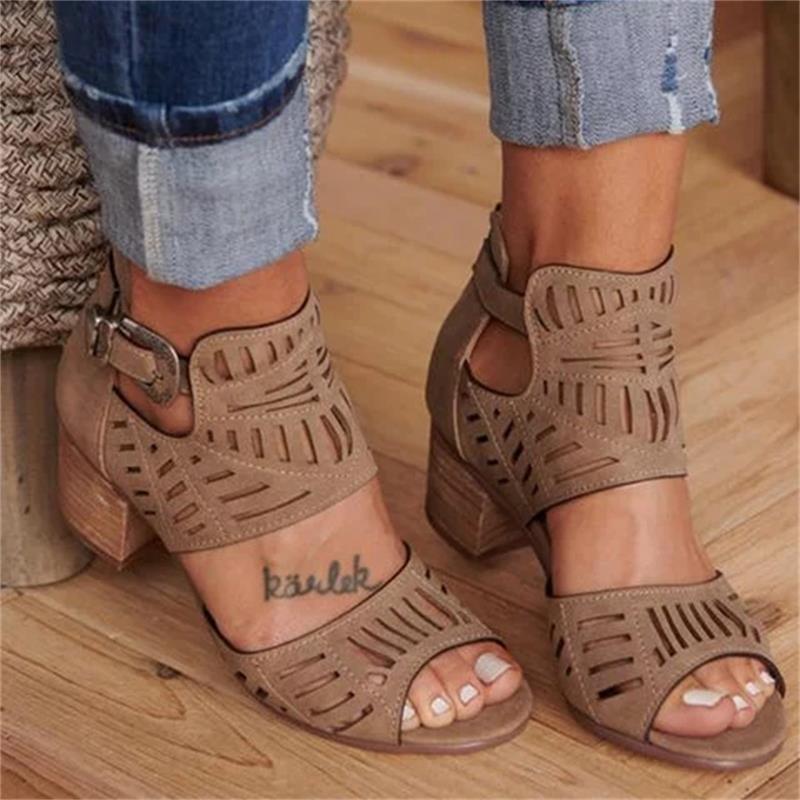 "Eleganta dam slip-on stövlar i PU med kvadratisk klack, 5-8 cm, i svart färg för kontor och casual stil."