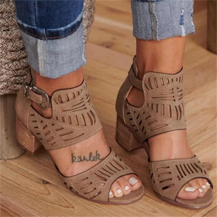"Eleganta dam slip-on stövlar i PU med kvadratisk klack, 5-8 cm, i svart färg för kontor och casual stil."
