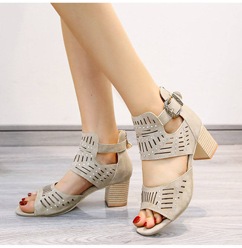 "Eleganta dam slip-on stövlar i PU med kvadratisk klack, 5-8 cm, i svart färg för kontor och casual stil."