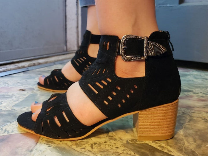 "Eleganta dam slip-on stövlar i PU med kvadratisk klack, 5-8 cm, i svart färg för kontor och casual stil."