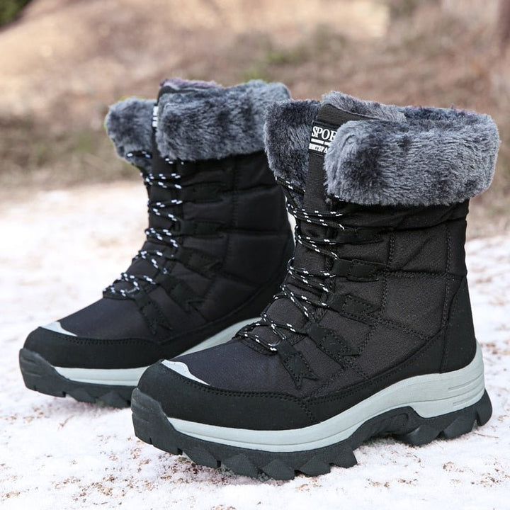 "Eleganta dam vinterstövlar, sportig look, fodrade, vattentåliga, halkfri sula, perfekt för vinterbruk."