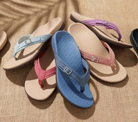 "Eleganta damsandaler med ortopediskt stöd, konstgjord textil, jerseyfoder, halkfri sula, flera färgval."