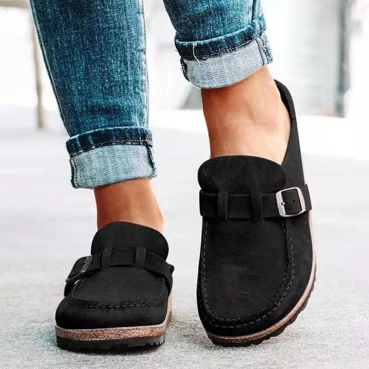 "Eleganta damskor clogs i slitstark syntet, öppen tå och häl, flexibel passform, flera neutrala färger, comfort hela dagen."