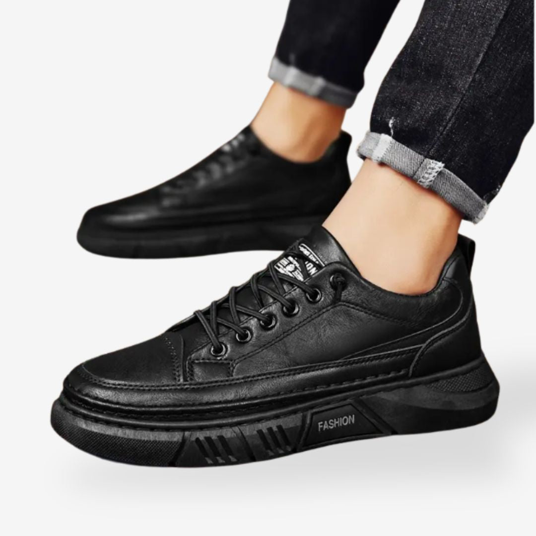 "Eleganta herrsneakers i mörkgrön och svart med dämpade sulor, lätt design och anti-glid yttersula för vardagskomfort."