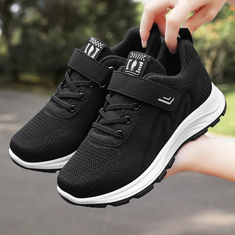 "Eleganta och lätta kvinnors snörskor, andningsbara sneakers i textil för utomhusaktiviteter, perfekt för träning."