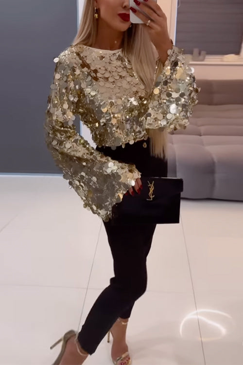 Festlig crop top med paljetter och långa klockärmar för kvinnor, idealisk för särskilda tillfällen och glänsande stil.
