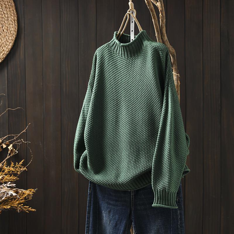 "Finstickad damtröja med polokrage, elegant mönster, beskurna ärmar, passar jeans och kjol för stil och komfort."
