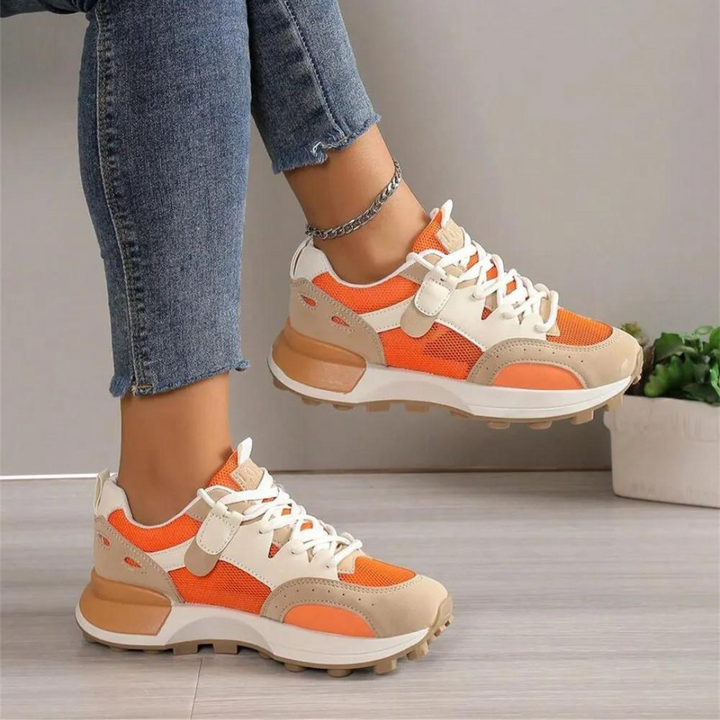 "Färgblock sneakers för kvinnor med plattformssula, rund tå och snörning, i trendiga färger för en stilfull look."