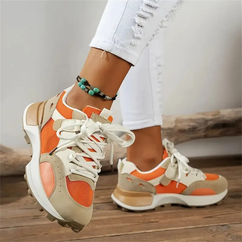 "Färgblock sneakers för kvinnor med plattformssula, rund tå och snörning, i trendiga färger för en stilfull look."