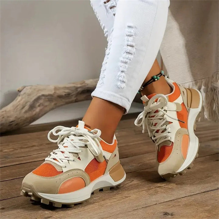 "Färgblock sneakers för kvinnor med plattformssula, rund tå och snörning, i trendiga färger för en stilfull look."