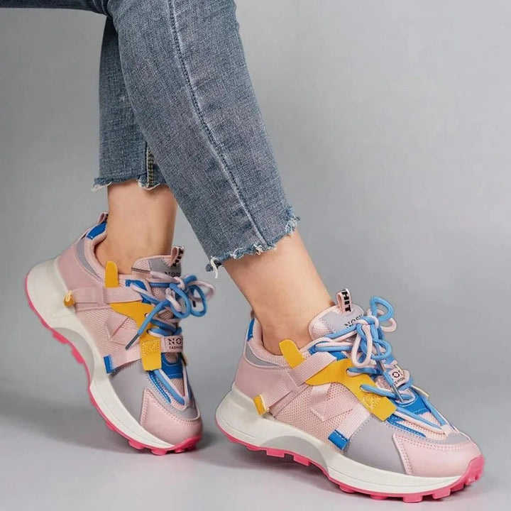 "Färgblock sneakers för kvinnor med plattformssula, rund tå och snörning, i trendiga färger för en stilfull look."