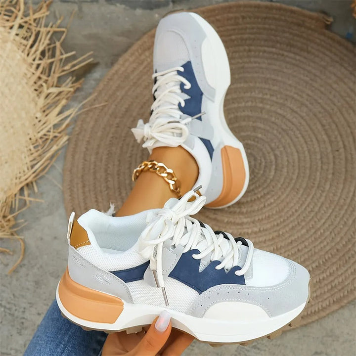 "Färgblock sneakers för kvinnor med plattformssula, rund tå och snörning, i trendiga färger för en stilfull look."