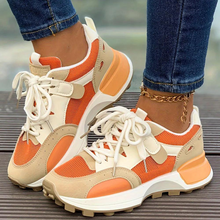 "Färgblock sneakers för kvinnor med plattformssula, rund tå och snörning, i trendiga färger för en stilfull look."