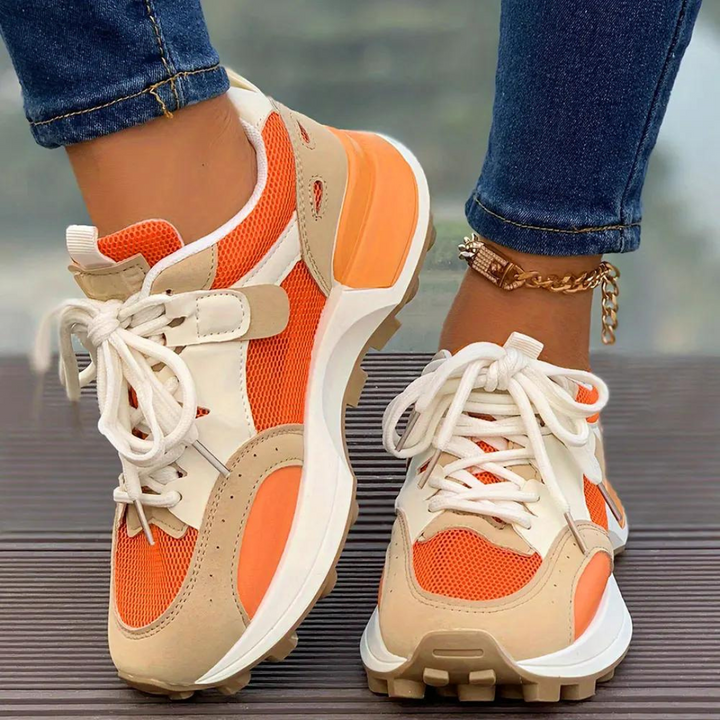 "Färgblock sneakers för kvinnor med plattformssula, rund tå och snörning, i trendiga färger för en stilfull look."