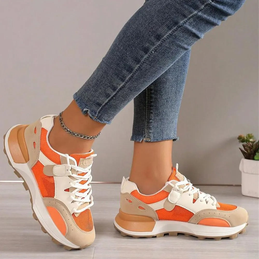 "Färgblock sneakers för kvinnor med plattformssula, rund tå och snörning, i trendiga färger för en stilfull look."