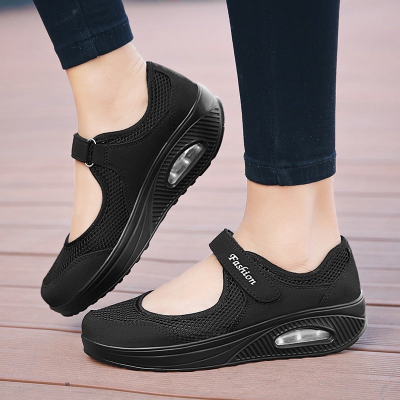 "Färgglada dam-modesneakers, andningsbara med ortopedisk fjädersula, perfekt för komfort och stil."