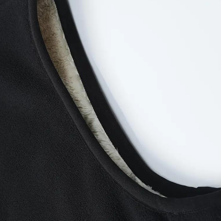 "Grå och marinblå isolerande vinterväst för män, mjukt material, perfekt för kalla dagar. Modern design."