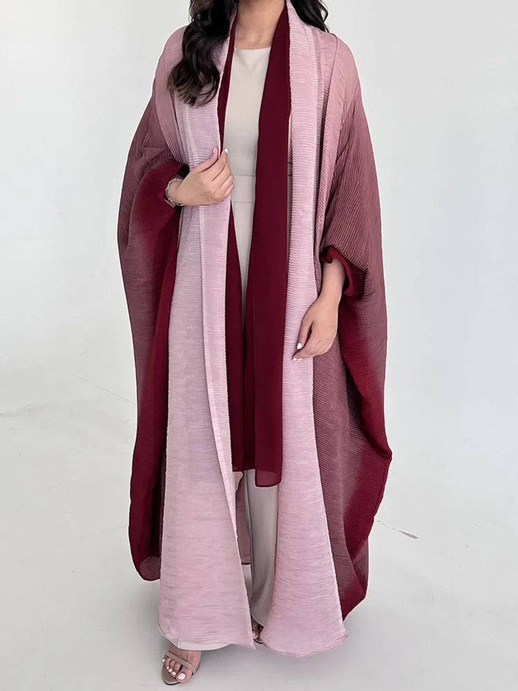 "Gradient plisserad trench coat för kvinnor med batwing-ärmar och sjalkrage, i övergående färger."