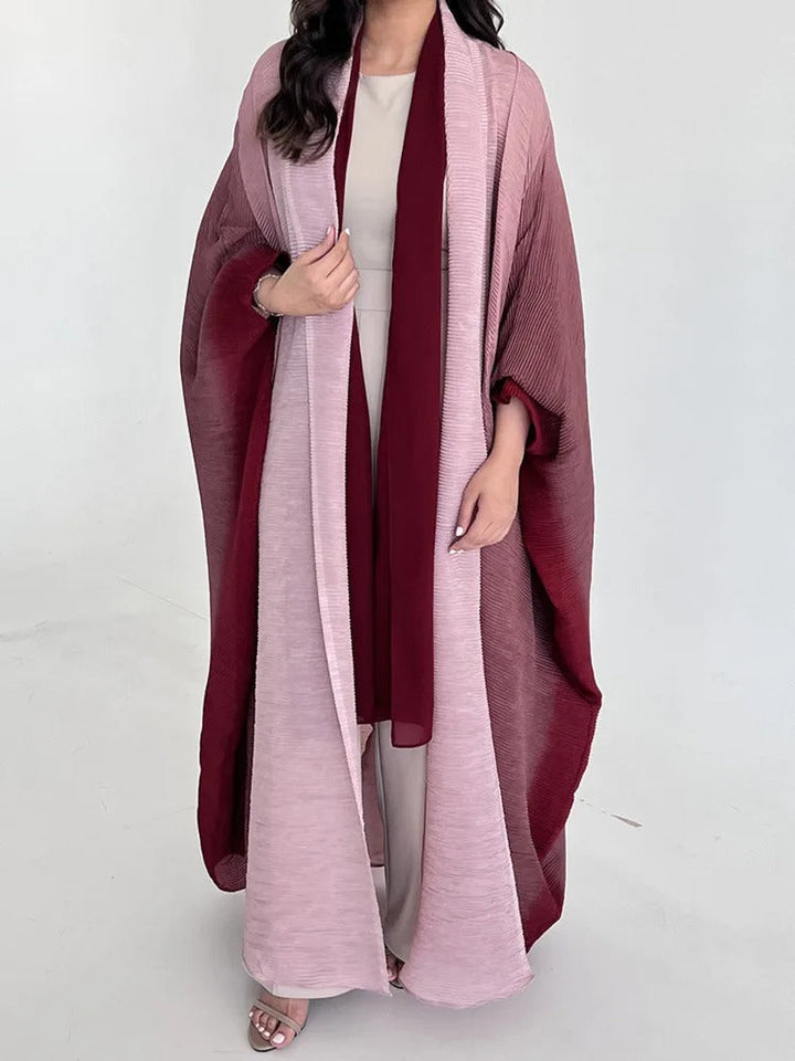 "Gradient plisserad trench coat för kvinnor med batwing-ärmar och sjalkrage, i övergående färger."