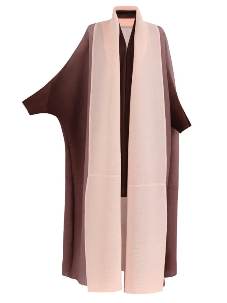 "Gradient plisserad trench coat för kvinnor med batwing-ärmar och sjalkrage, i övergående färger."
