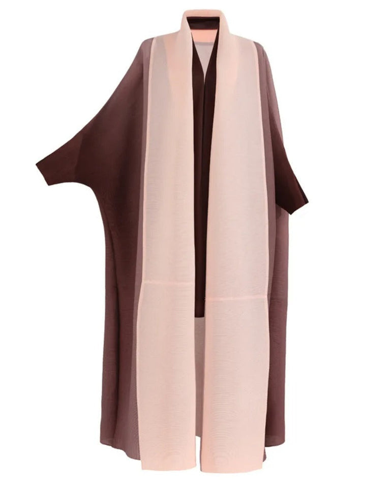 "Gradient plisserad trench coat för kvinnor med batwing-ärmar och sjalkrage, i övergående färger."