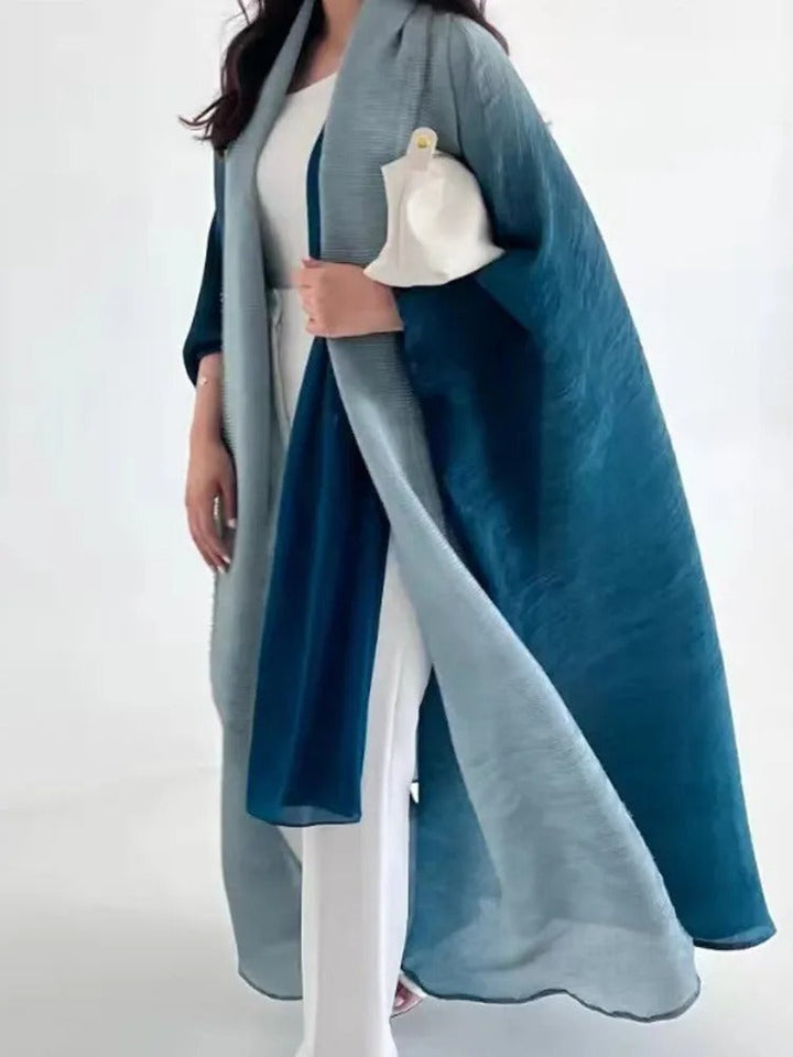 "Gradient plisserad trench coat för kvinnor med batwing-ärmar och sjalkrage, i övergående färger."