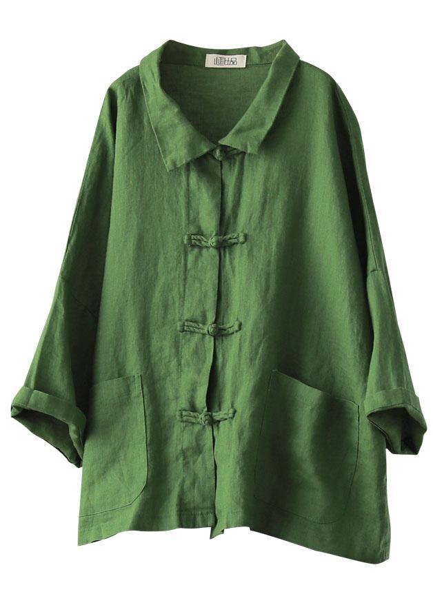 "Grönt damlinne med Peter Pan-krage, fickor, framifrån, elegant och funktionell design, perfekt för sommarbruk."
