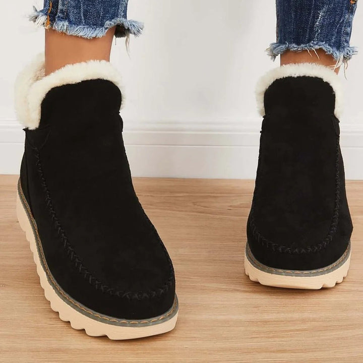 "Halksäkra kvinnors vinterstövlar med värmeskydd, beige, brun eller svart, tryggt grepp på isiga ytor, modern design."
