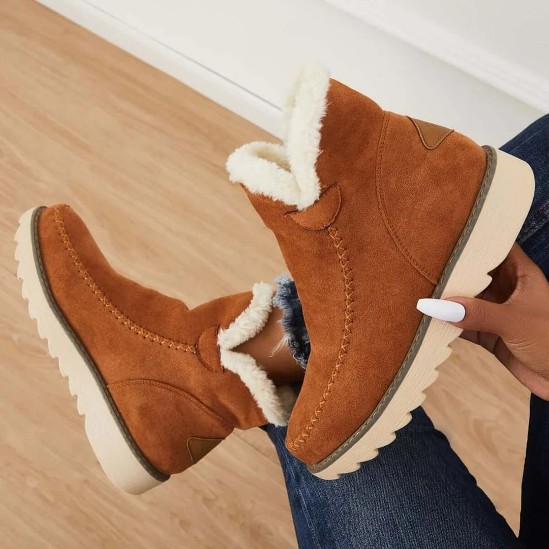 "Halksäkra kvinnors vinterstövlar med värmeskydd, beige, brun eller svart, tryggt grepp på isiga ytor, modern design."