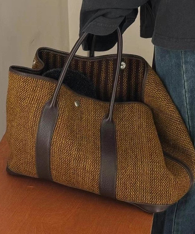 Handväska för kvinnor i chokladfärg med stor kapacitet, elegant design och robusta handtag för bekväm daglig användning.