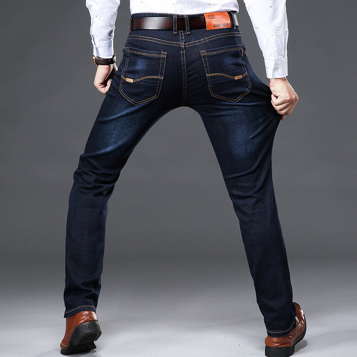 "Herr 4-vägs stretchjeans i mjuk bomull, slim fit, djupblå färg, praktiska fickor fram och bak, perfekt stil och komfort."