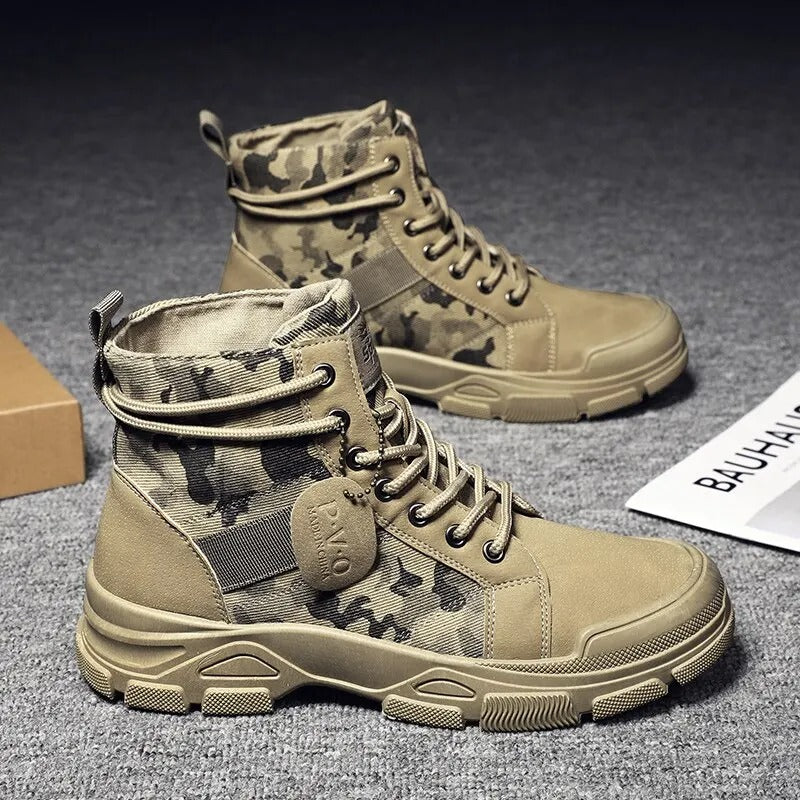 "Herr Camo militärkängor med kamouflagemönster, vattentäta stövlar med snörning och taktisk design, för robust användning."