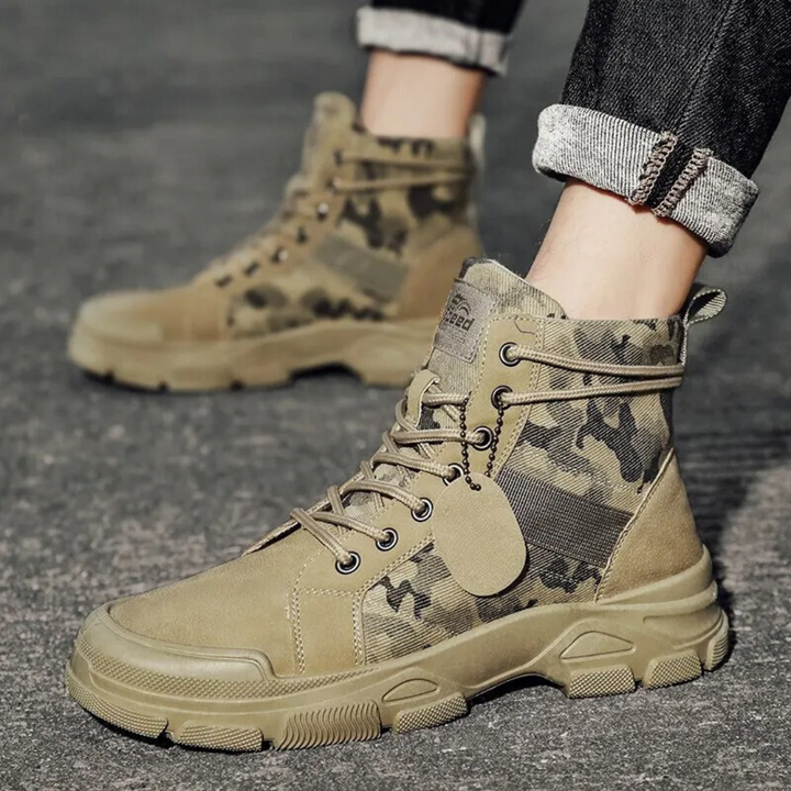 "Herr Camo militärkängor med kamouflagemönster, vattentäta stövlar med snörning och taktisk design, för robust användning."