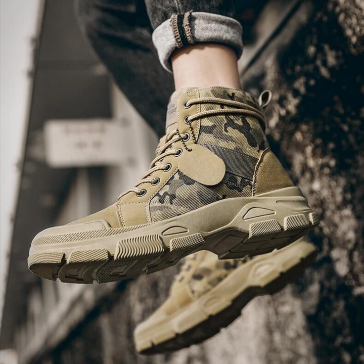 "Herr Camo militärkängor med kamouflagemönster, vattentäta stövlar med snörning och taktisk design, för robust användning."