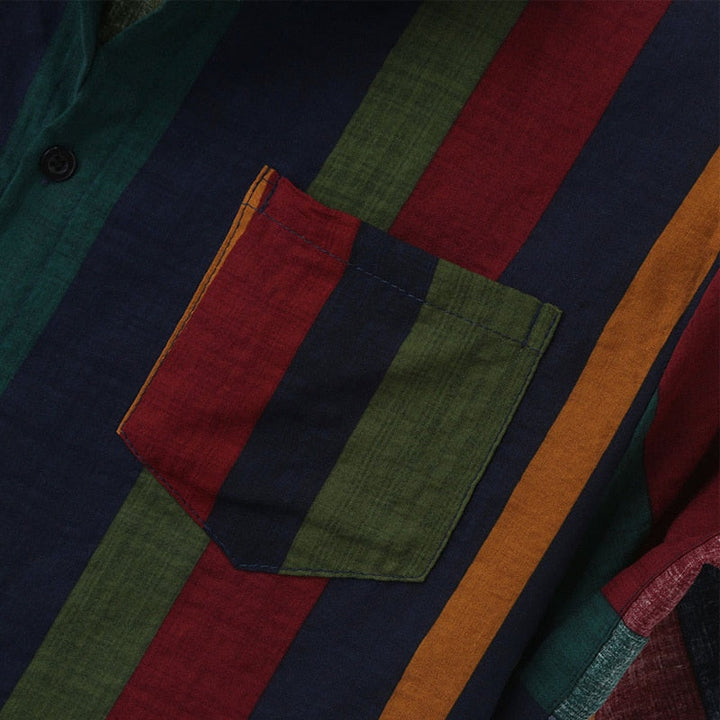 "Herr Hawaiiskjorta i polyester med vintagekrage, färgstarkt livligt mönster, perfekt för sommarevenemang och vardagsbruk."