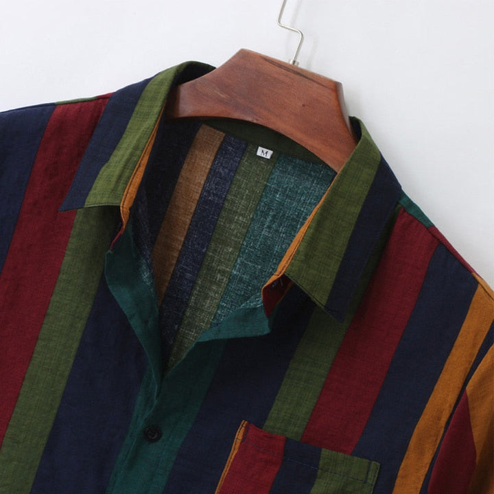 "Herr Hawaiiskjorta i polyester med vintagekrage, färgstarkt livligt mönster, perfekt för sommarevenemang och vardagsbruk."