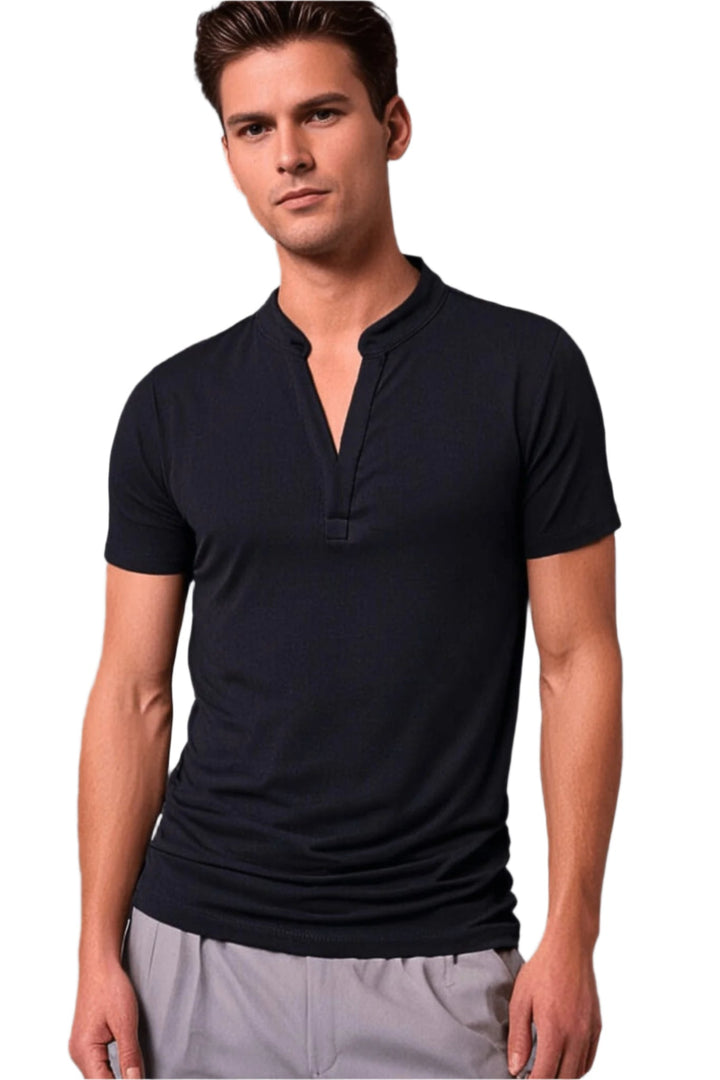 "Herr Polo V-hals T-shirt i mjukt tyg, kort krage, modern design, perfekt för stiliga och avslappnade tillfällen."