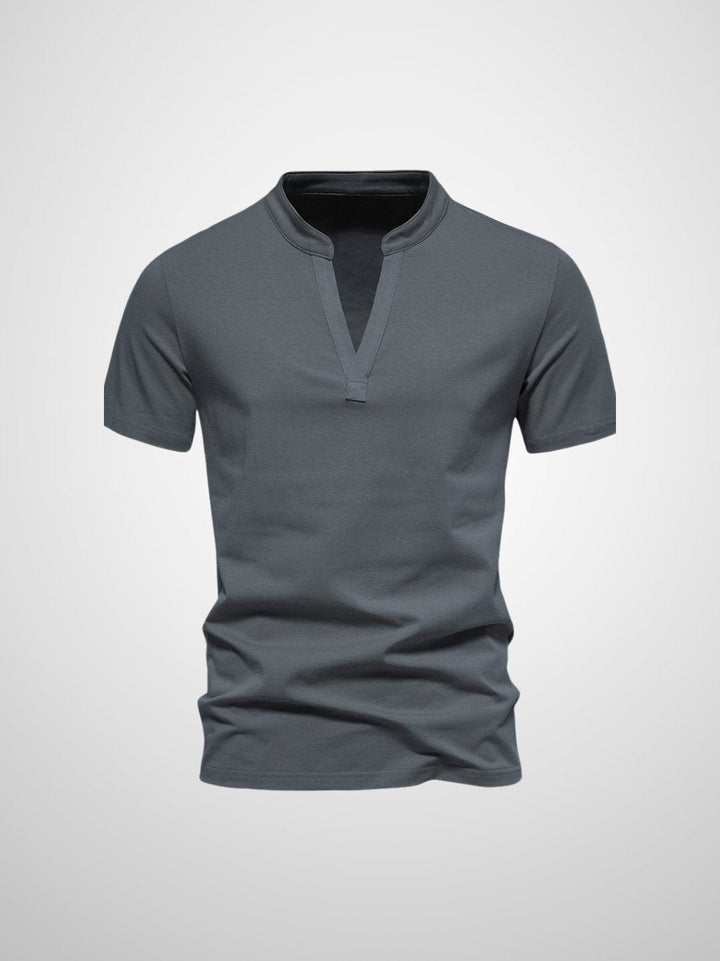 "Herr Polo V-hals T-shirt i mjukt tyg, kort krage, modern design, perfekt för stiliga och avslappnade tillfällen."